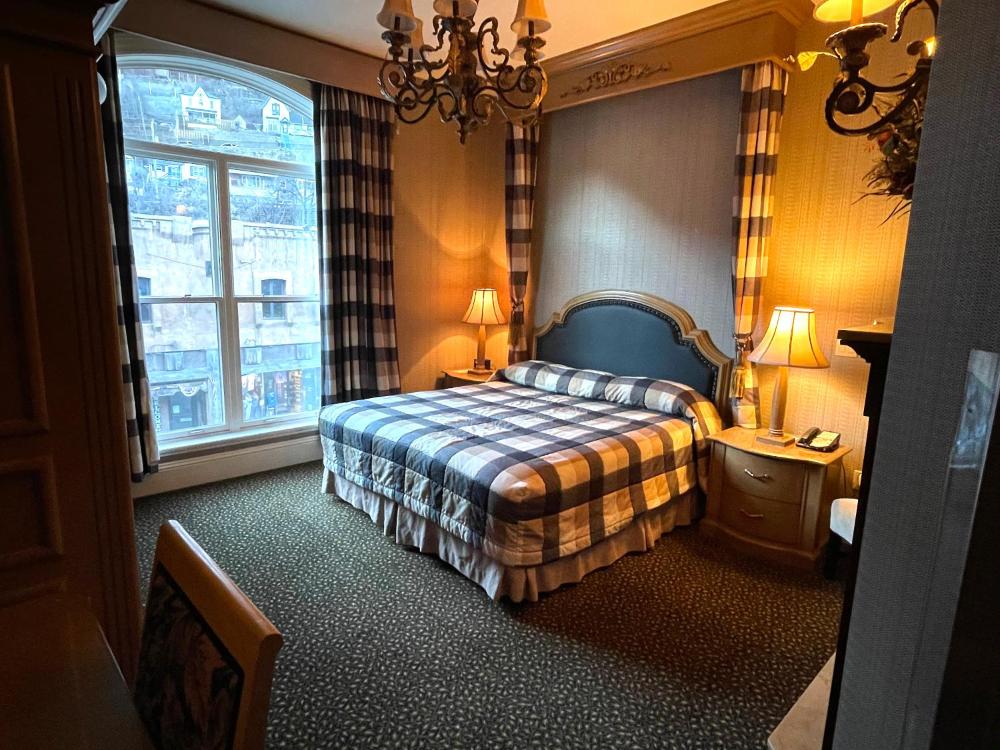 King Suite interior